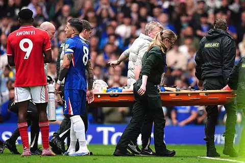 "أتطلع للعودة بشوق".. لاعب تشيلسي يطمئن الجماهير بعد إصابة مرعبة